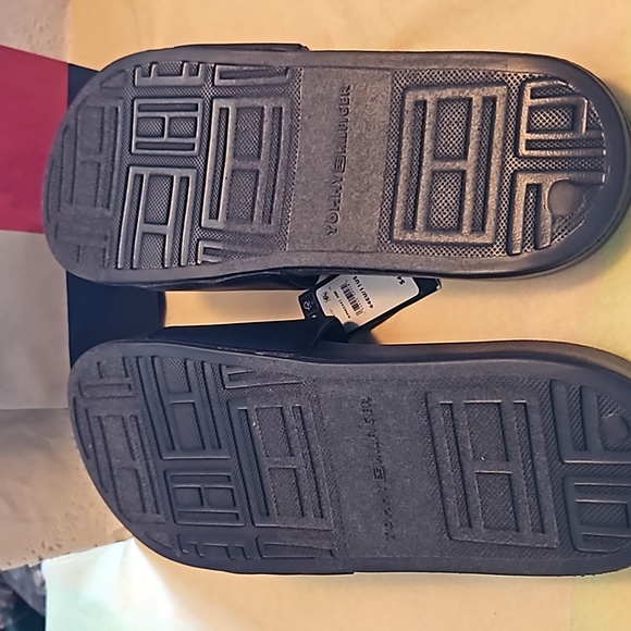 TOMMY HILFIGER - Picture 5 of 9